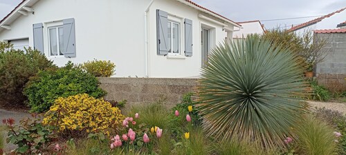 Lovely house with garden 300 metres from the sea.