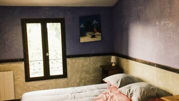 5 quartos, ferros/tĂĄbuas de passar roupa, Wi-Fi de cortesia