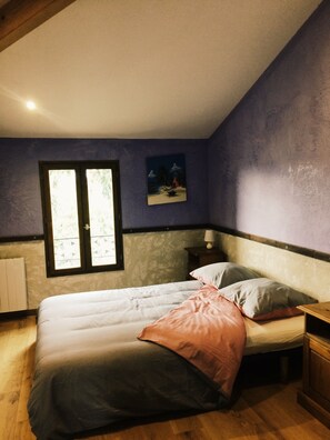 5 dormitorios, tabla de planchar con plancha, wifi gratis y ropa de cama