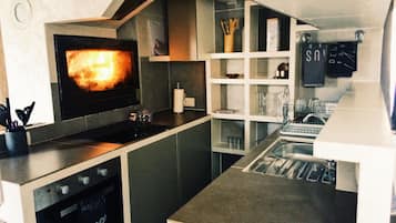 Refrigerador, microondas, horno y parrilla de estufa