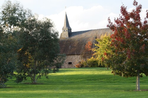 Talo metsäisellä kiinteistöllä LA CHAPELLE SAINT FRAY - LE MANS