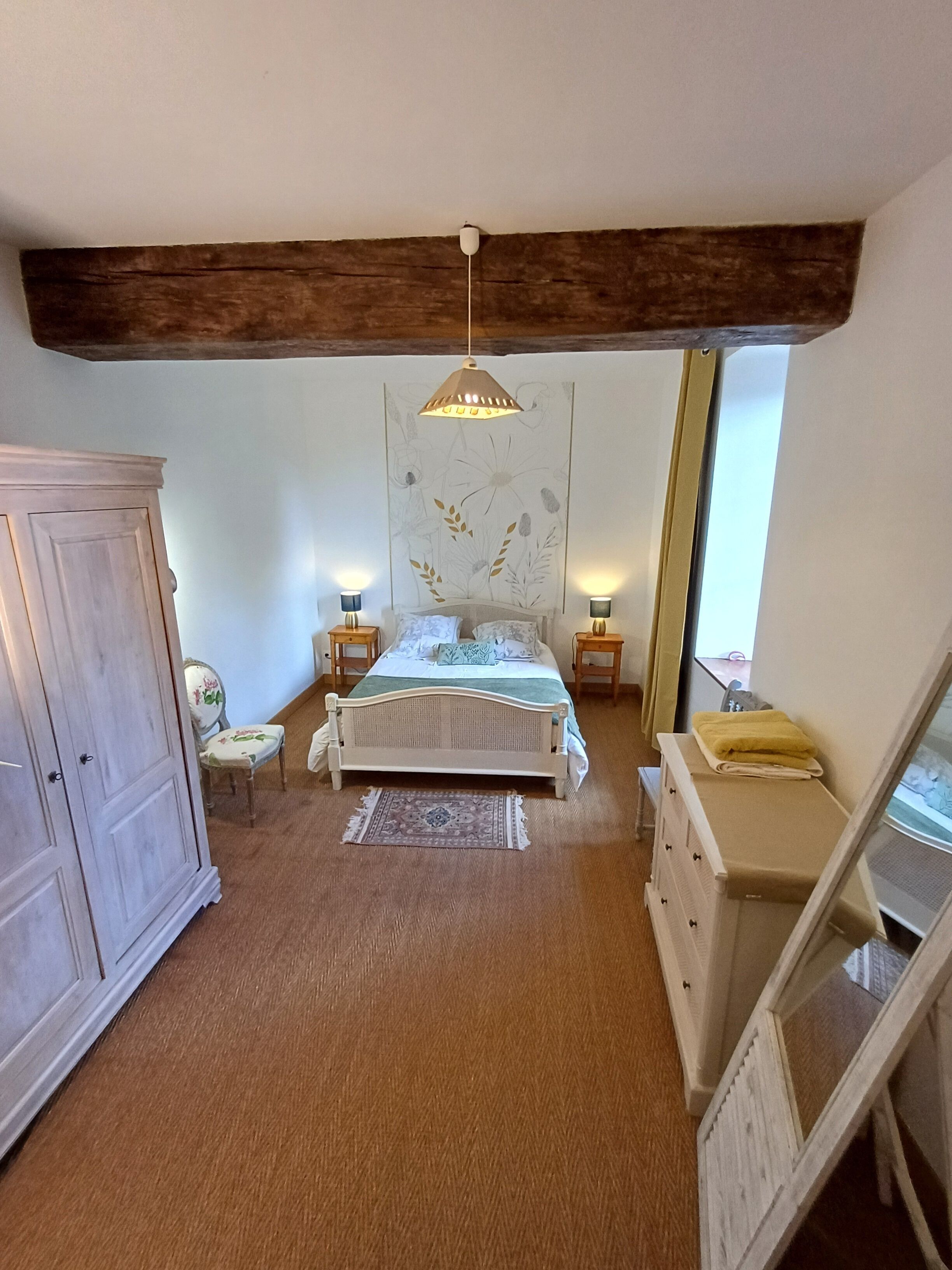 3 bedrooms, desk, iron/ironing board, travel crib