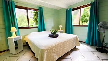 3 bedrooms, in-room safe, iron/ironing board, travel cot