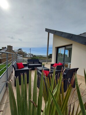 Terrace/patio - NEW HOUSE NEAR AND SEA VIEWS TREVOU-TREGUIGNEC THE ROYAU (Trévou-Tréguignec)