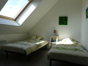 3 chambres, fer et planche à repasser, Wi-Fi, draps fournis