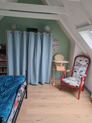 3 chambres, fer et planche à repasser, lit parapluie, Wi-Fi gratuit