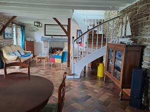 Smart-TV, DVD-Player, Bücher