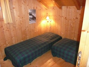 4 bedrooms, iron/ironing board