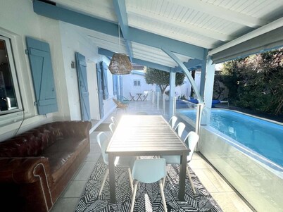 Magnificent villa with swimming pool, 50 meters from the beach!