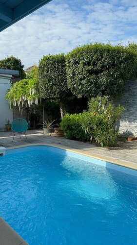 Magnificent villa with swimming pool, 50 meters from the beach!