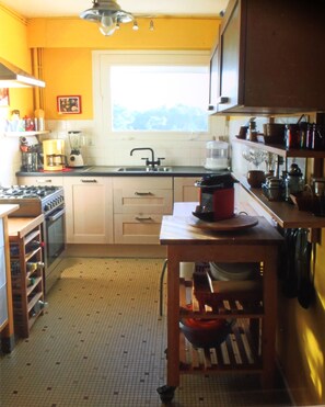 雪櫃、微波爐、焗爐、爐具