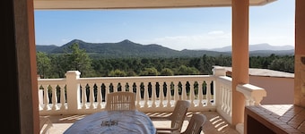Very nice villa with heated pool (private pool in August and September)