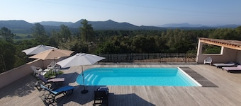 Very nice villa with heated pool (private pool in August and September)