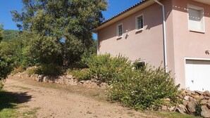 A two-story house with a dirt path leading to the front door. - Very nice villa with heated pool (private pool in August and September)  (Lecci)