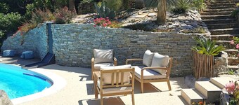 Superb sea-view villa with landscaped pool. Large garden, for 1 or 2 families
