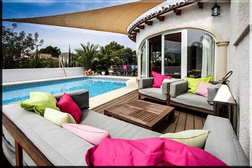 Casa Gusta, kaunis huvila upealla allas ja palmupuutarhassa!