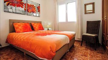 5 slaapkamers, een strijkplank/strijkijzer, gratis wifi, beddengoed