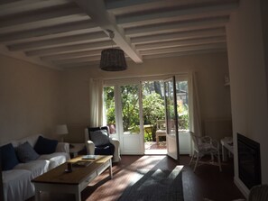 電視、壁爐、乒乓球設施、玩具