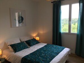 4 chambres, fer et planche à repasser, lit parapluie, Wi-Fi gratuit
