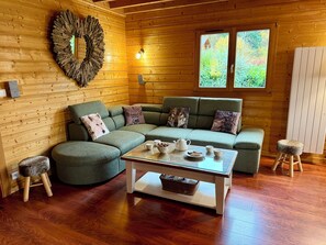 Älytelevisio, takka, videopelejä, DVD-soitin