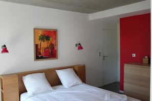 5 bedrooms, iron/ironing board, WiFi, bed sheets - CAP-FERRET BETWEEN ARCACHON BAY AND OCEAN - VERY NICE VILLA WITH SWIM POOL (Lège-Cap-Ferret)