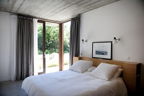 5 bedrooms, iron/ironing board, WiFi, bed sheets - CAP-FERRET BETWEEN ARCACHON BAY AND OCEAN - VERY NICE VILLA WITH SWIM POOL (Lège-Cap-Ferret)