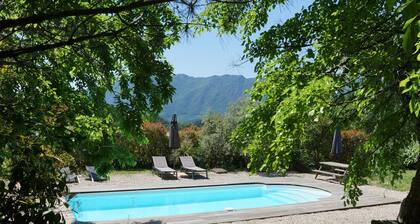 Holiday house, south Ardèche, for 8/10 people, pets allowed.