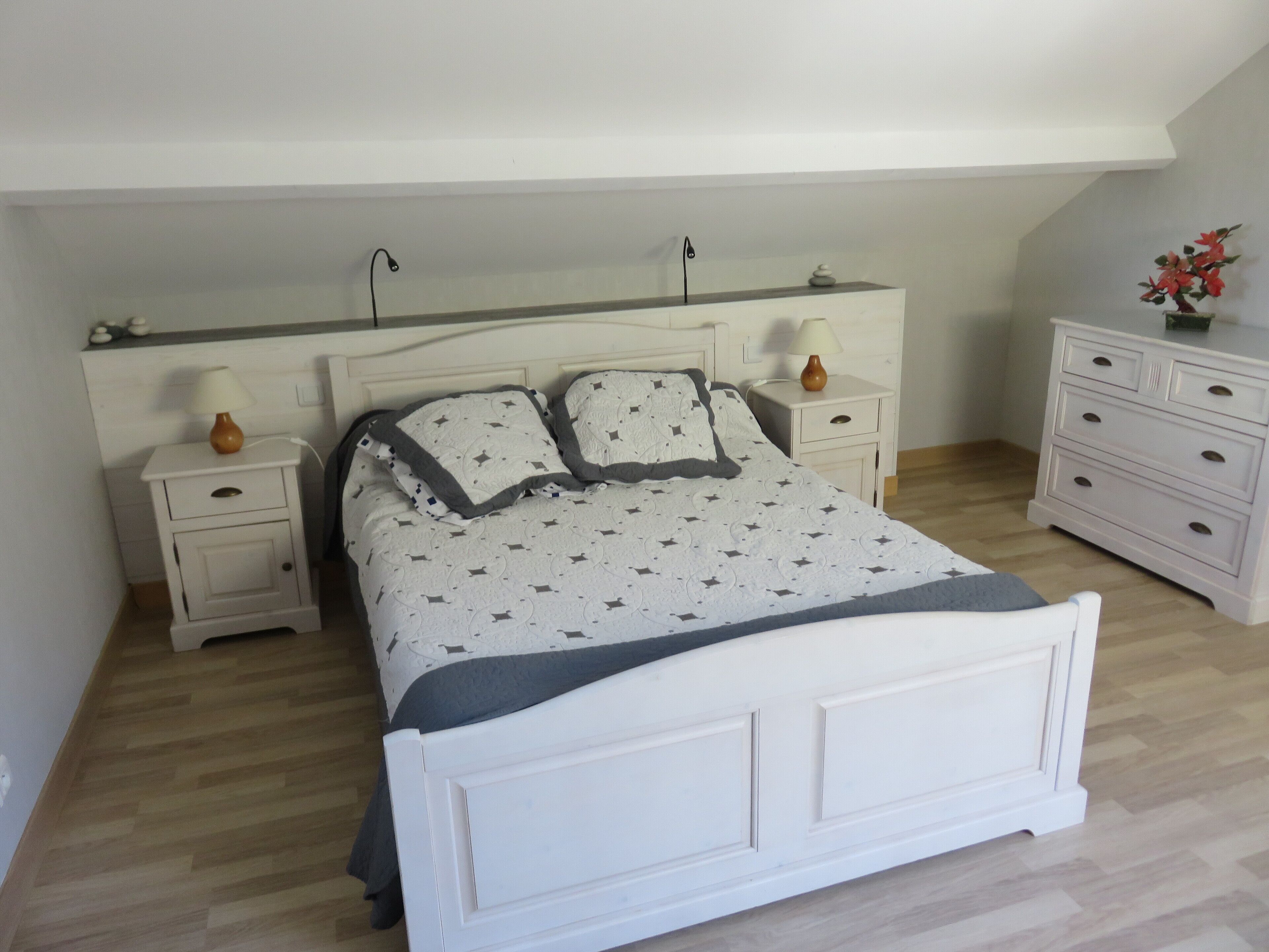 4 slaapkamers, een strijkplank/strijkijzer, gratis wifi, beddengoed