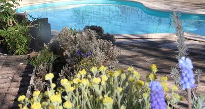 GITE PROCHE CAHORS AVEC PISCINE PRIVEE ET CHAUFFĂE