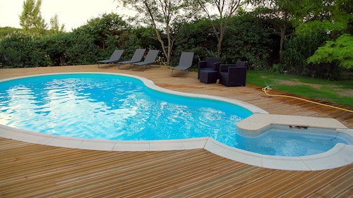 GITE NEAR CAHORS WITH PRIVATE HEATED POOL