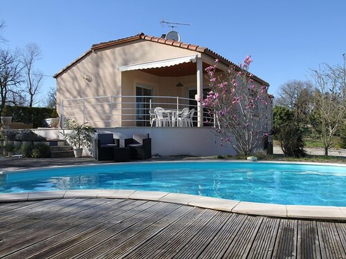 GITE NEAR CAHORS WITH PRIVATE HEATED POOL