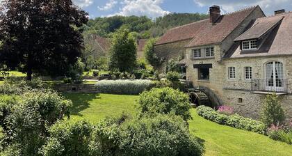 Mill from the 17th Century on a large land crossed by a stream