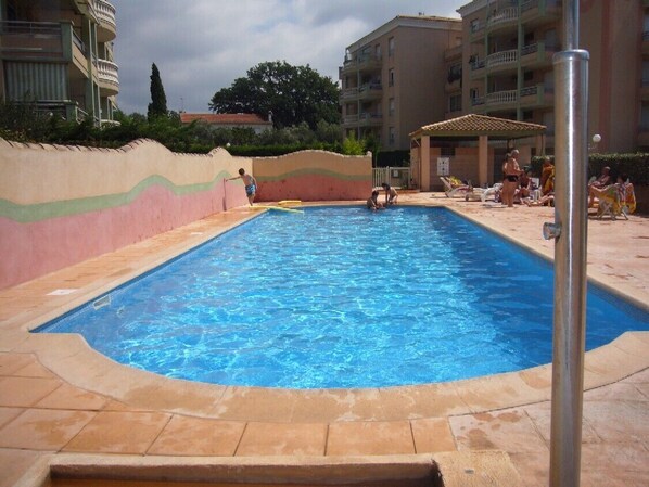 حمّام سباحة خارجي