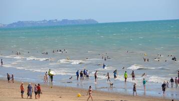 Una spiaggia nelle vicinanze