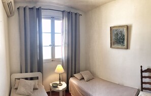3 slaapkamers, een strijkplank/strijkijzer, gratis wifi