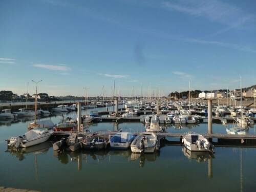 Pretty house with enclosed garden close to amenities in ERDEVEN.