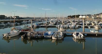 Jolie maison sur jardin clos et proche des commodités à ERDEVEN.