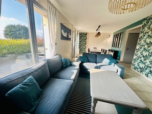 Téléviseur, foyer, chaîne audio