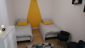 2 chambres, fer et planche à repasser, Wi-Fi, draps fournis