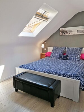 2 bedrooms, iron/ironing board, travel cot, free WiFi - Bright duplex apartment in Belle Ile en Mer (Le Palais)