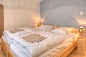 4 makuuhuonetta, silitysrauta/-lauta, ilmainen Wi-Fi, vuodevaatteet