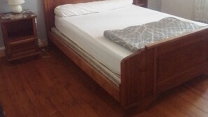 2 bedrooms, iron/ironing board, travel crib, WiFi (free) - Gite les randonneurs, 1 le Bruel des Vignes 48210 les vignes. (Les Vignes)