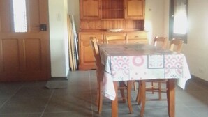 Dining - Gite les randonneurs, 1 le Bruel des Vignes 48210 les vignes. (Les Vignes)