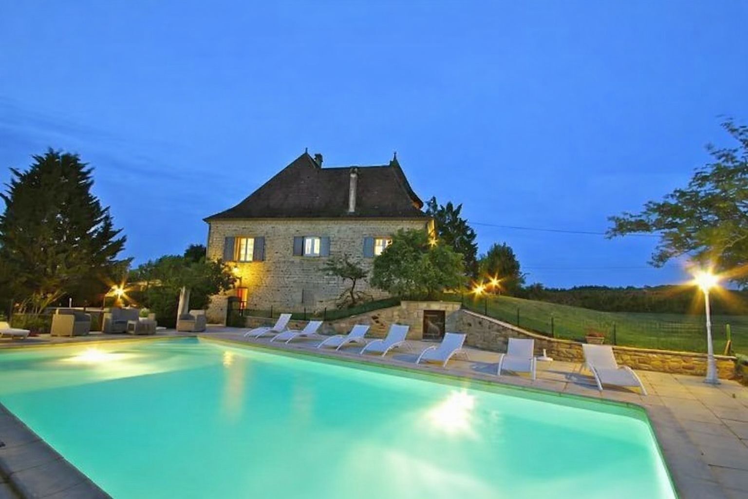 Piscine intérieure, piscine extérieure