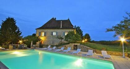 Mietwohnsitz mit 2 SchwimmbÀdern, Whirlpool, Sauna, Billard