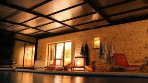 من حمّامات السباحة المغطاة، حمّام سباحة خارجي