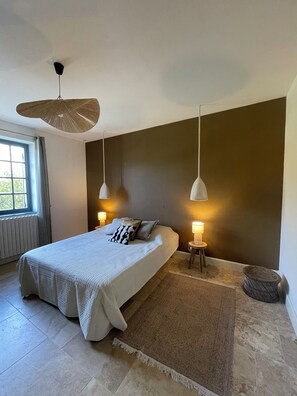 6 soverom, strykejern/-brett, reiseseng for barn og wi-fi (inkludert)