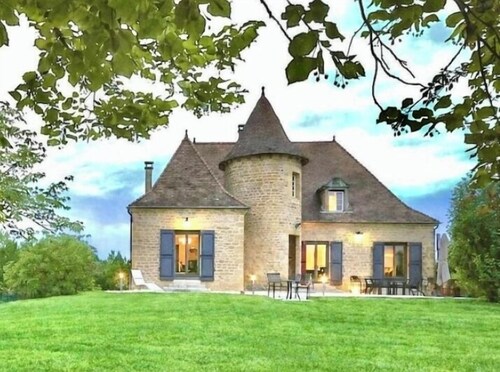 Rental Residence with 2 swimming pools, jacuzzi, sauna, billiards