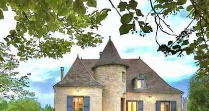 Rental Residence with 2 swimming pools, jacuzzi, sauna, billiards