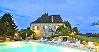 Rental Residence with 2 swimming pools, jacuzzi, sauna, billiards